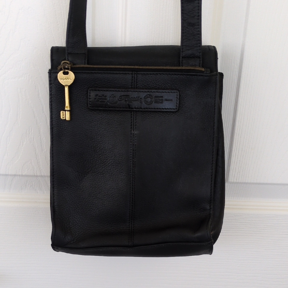 Fossil Black Pebble Leather #75082 Bag w)Logo Key